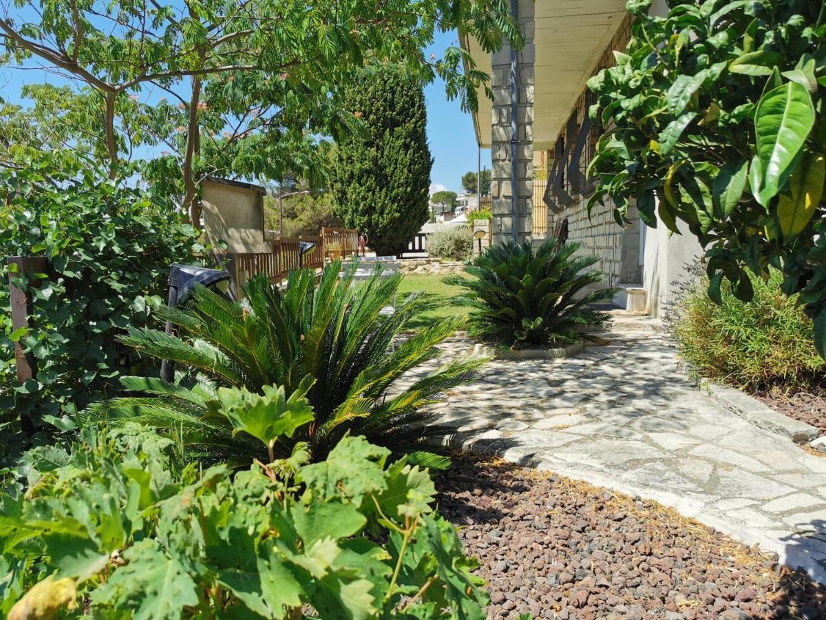 Вилла Le Coteau Fleuri Carnoux-en-Provence Экстерьер фото